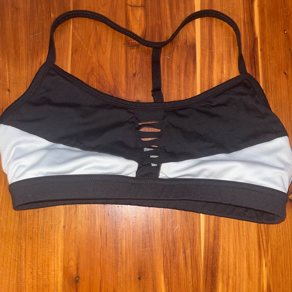 Forever 21 black&white sports bra size medium